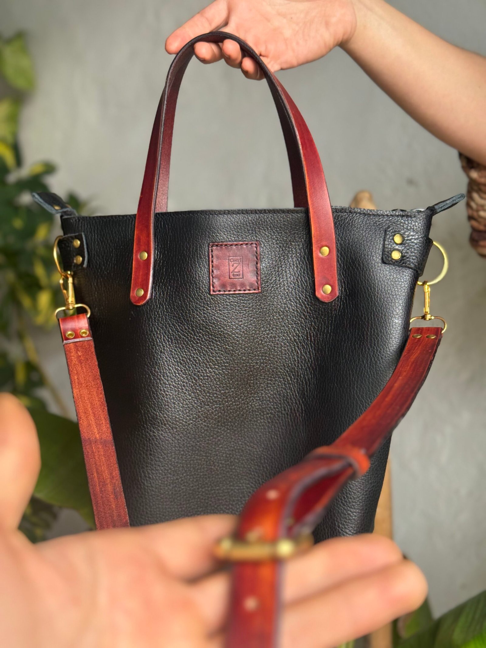 Bolso tote de vacuno negro - Imagen 4