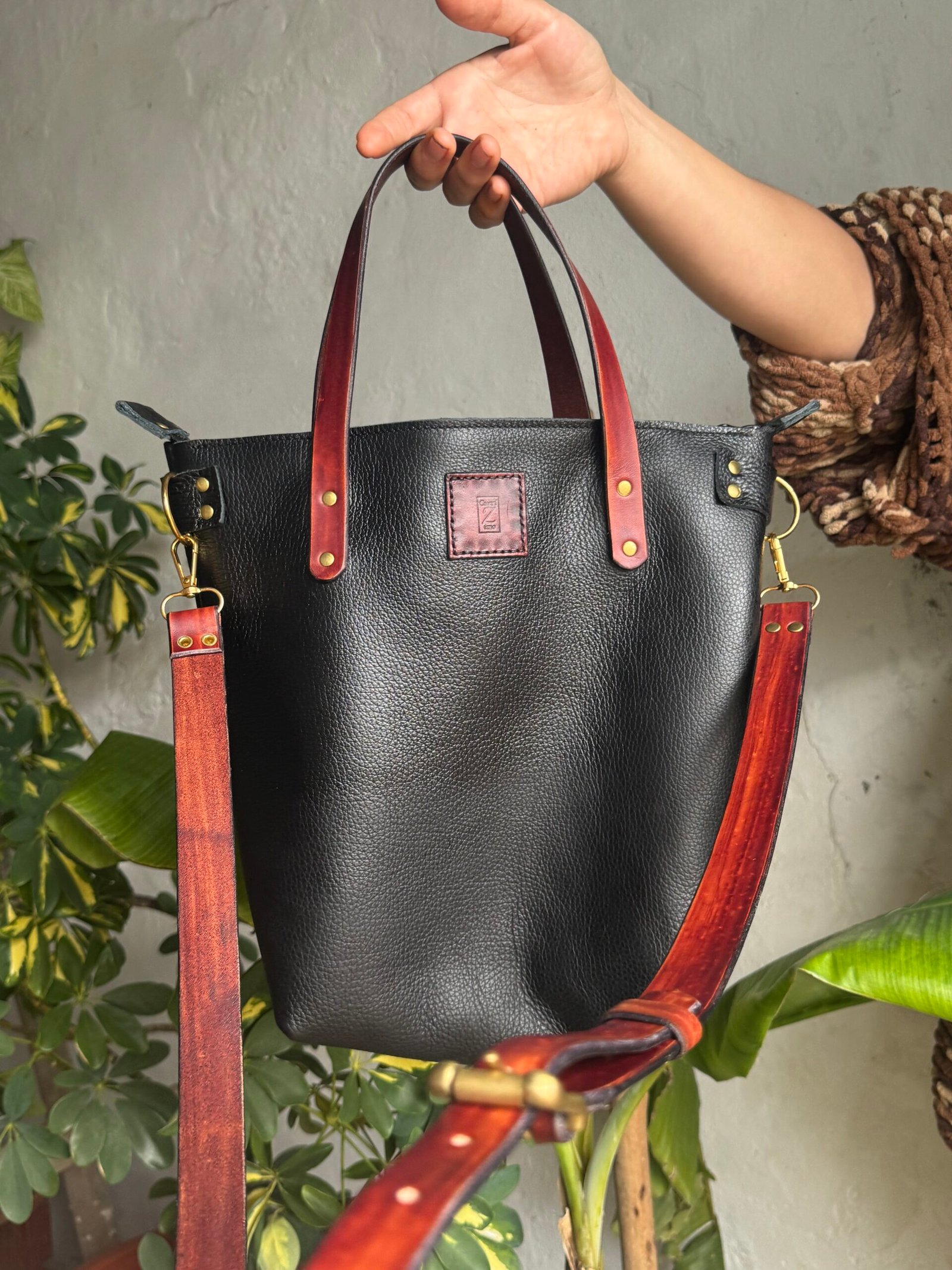 Bolso tote de vacuno negro - Imagen 5