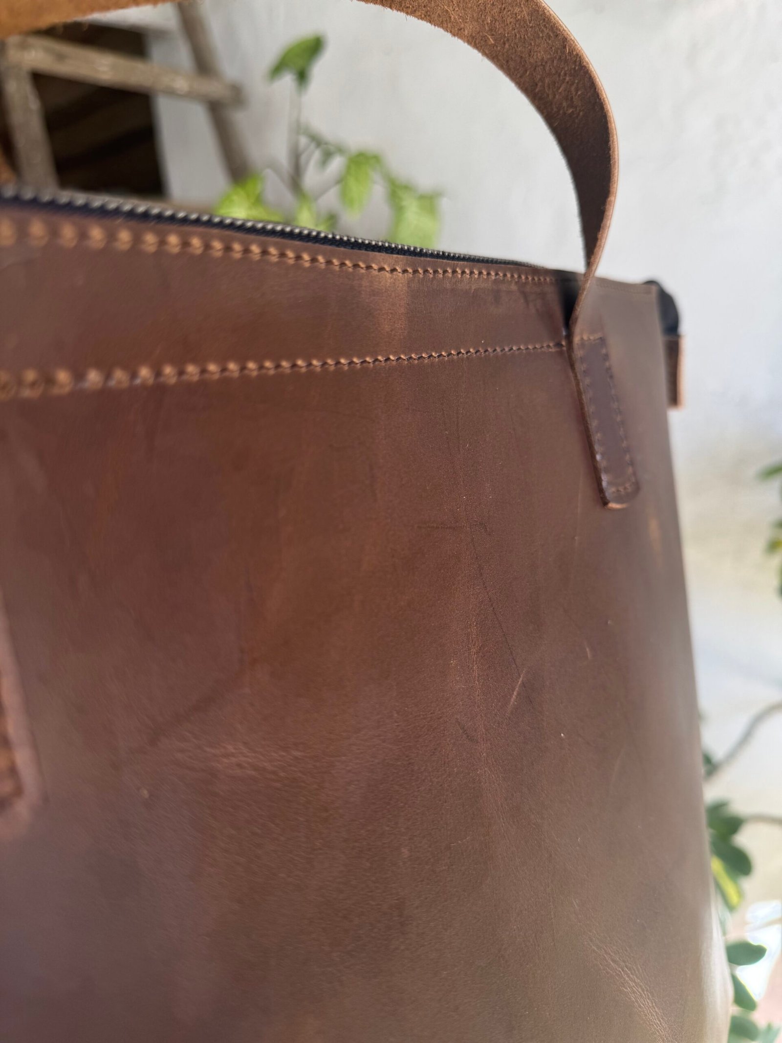 Bolso tote en ternera pull up - Imagen 6
