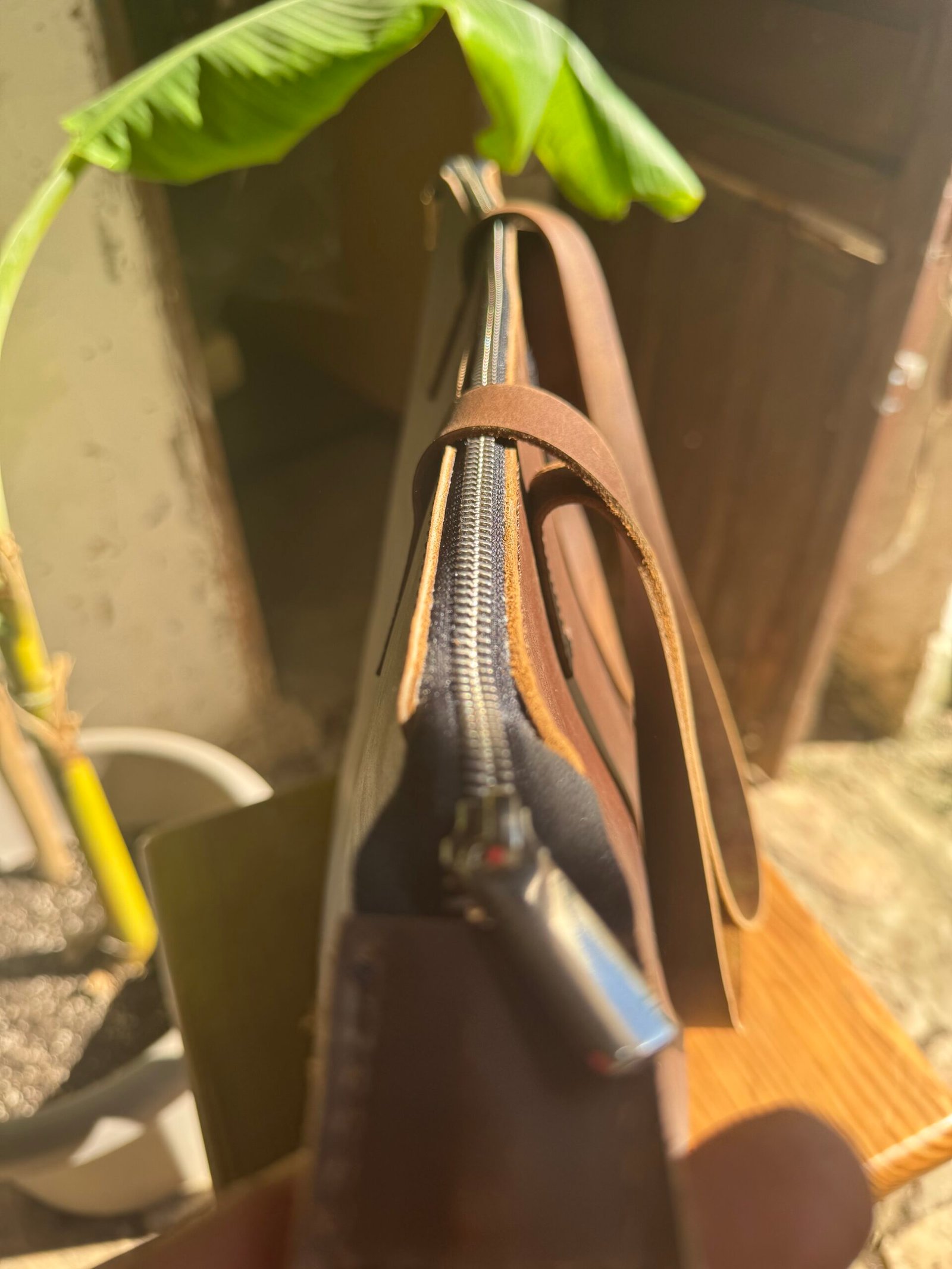 Bolso tote en ternera pull up - Imagen 7